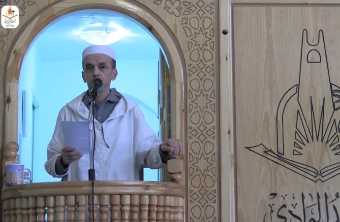 لا تهجر القرآن فتبوء بالخسران